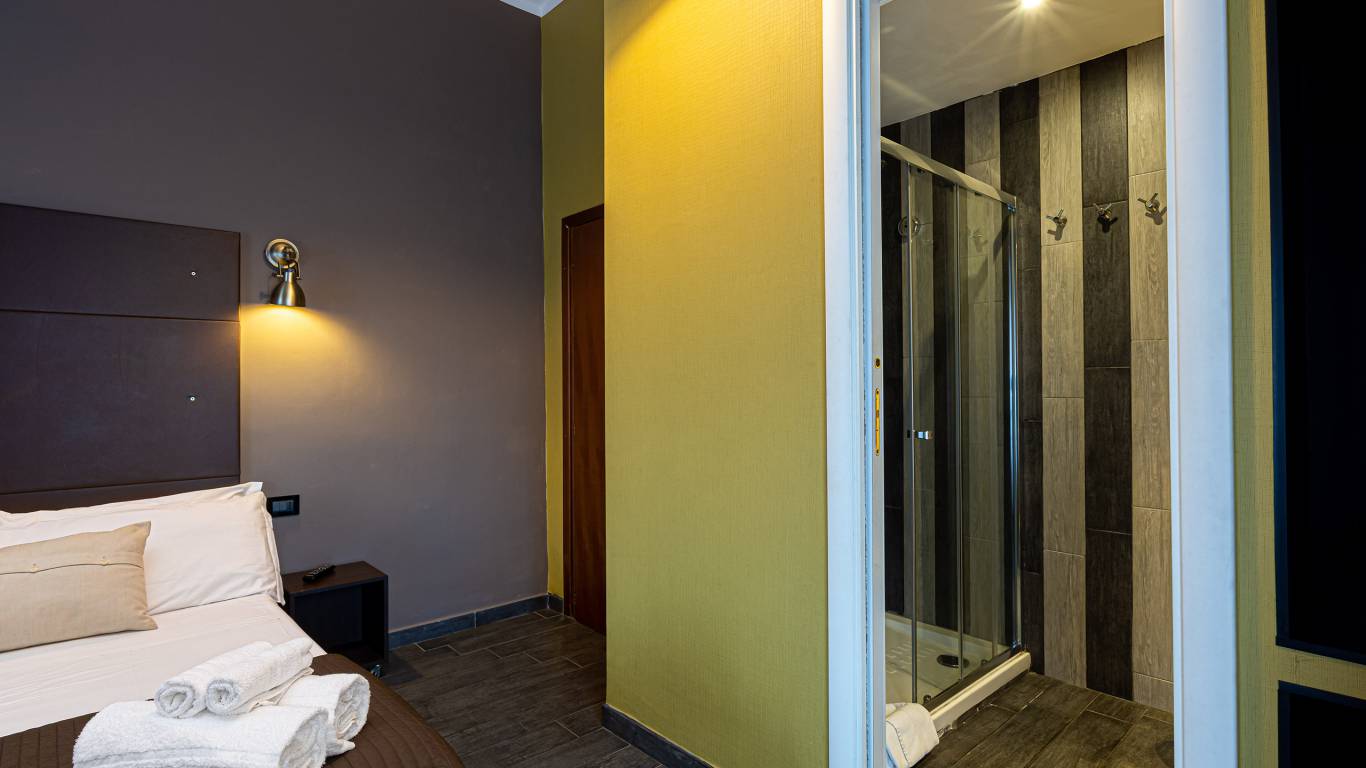 hotel-felice-rom-termini-Dreibettzimmer-14-011