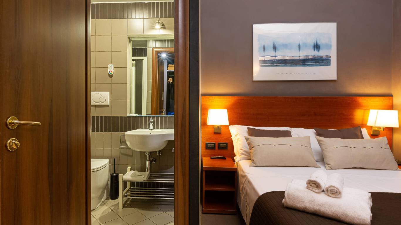 hotel-felice-rome-termini-double-room-2-004