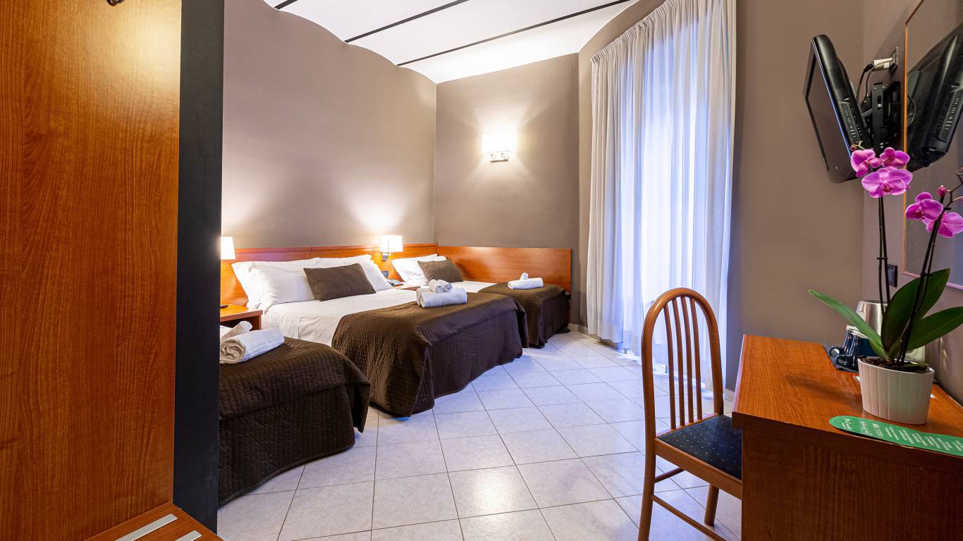 hotel-felice-rome-termini-quadruple-room-22-002
